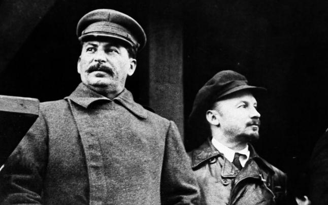 Stalin (stanga) si Lenin
